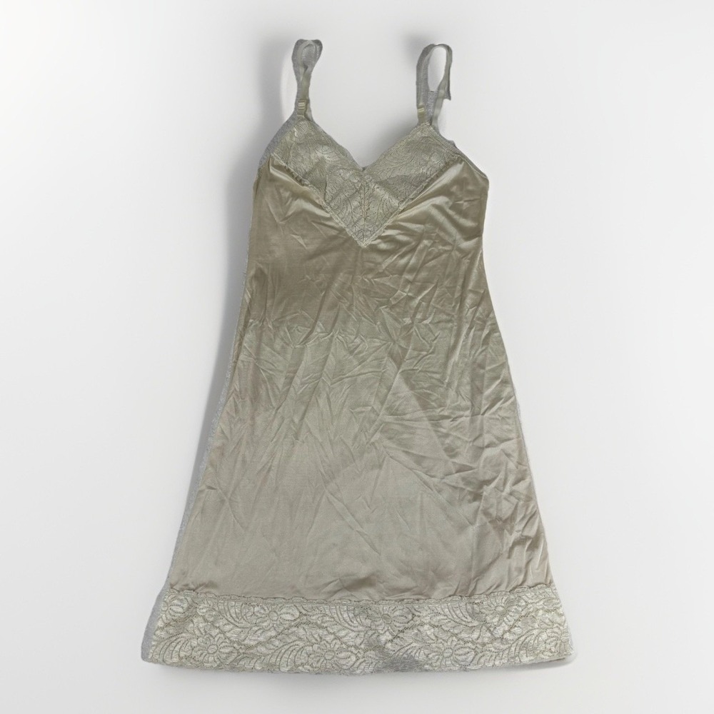 Vintage Hanes Silk Reflections Full Slip Womens 34 Beige Lace Trim Lingerie 4507
